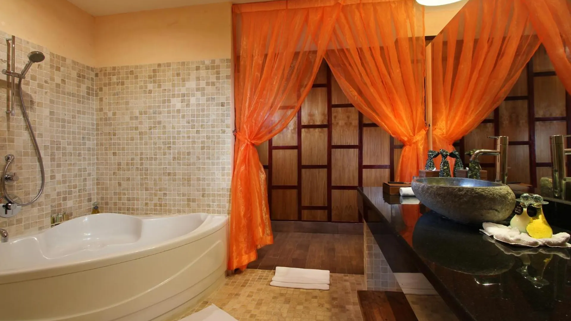 Kupu Kupu Barong Villas And Tree Spa By L'Occitane Ubud  5*, Ubud (Bali)